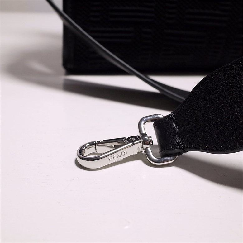高仿芬迪包包3D紋理FF圖案的米色高科技網眼佈材質Sunshine手提袋8372￥2480.00的图片-高仿芬迪包包Fendi