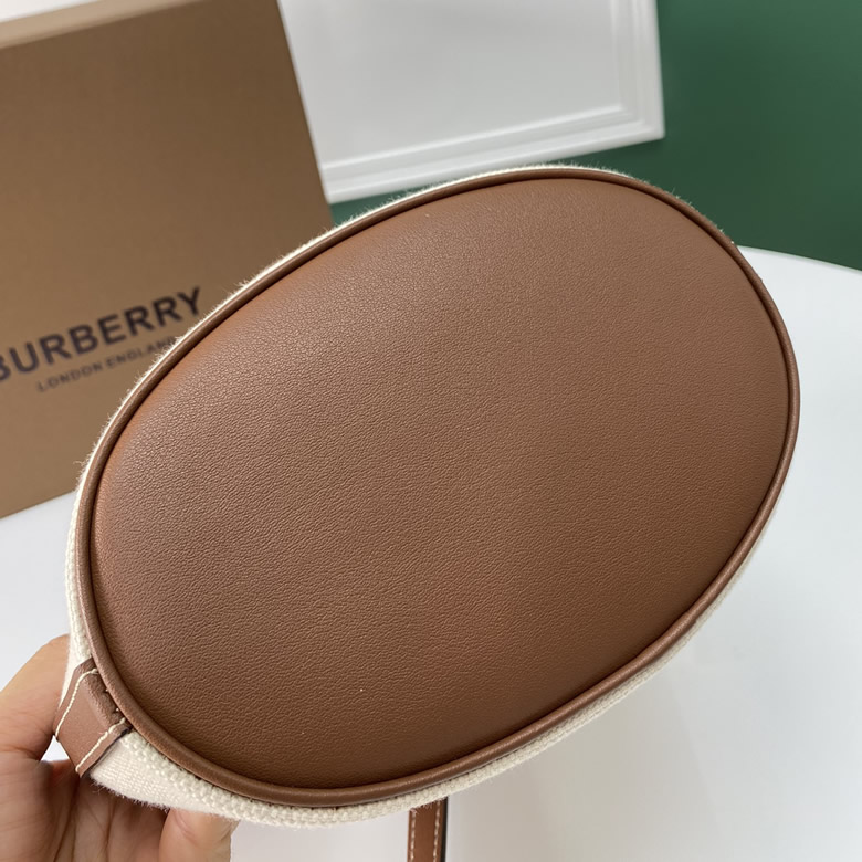 精仿Burberry巴寶莉Bucket Pocket小號水桶包￥1680.00的图片-高仿博柏利包包Burberry巴寶莉、高仿博柏利女包Burberry巴寶莉