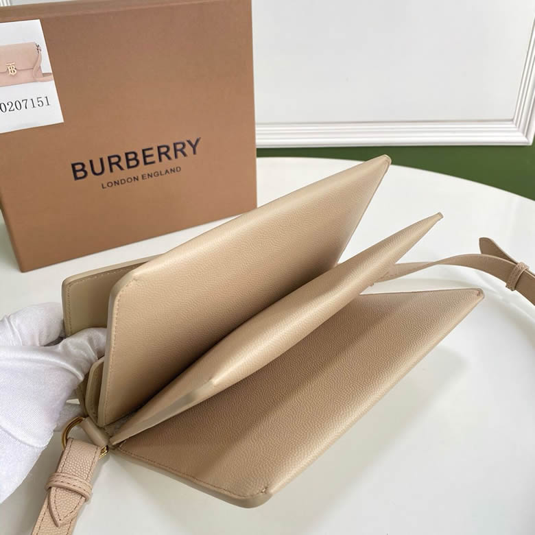 Burberry巴寶莉 最新TB繫列風琴信封包杏色￥1480.00的图片-高仿博柏利包包Burberry巴寶莉、高仿博柏利女包Burberry巴寶莉