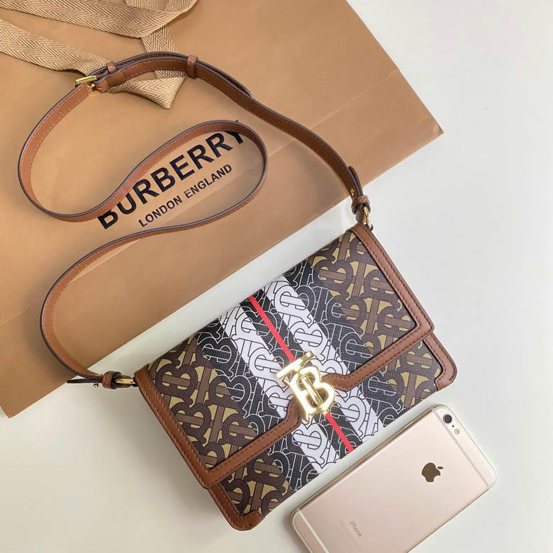 Burberry女包巴寶莉 最新TB繫列風琴信封包￥1480.00的图片-高仿博柏利包包Burberry巴寶莉、高仿博柏利女包Burberry巴寶莉