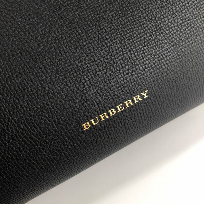 Burberry原單女包巴寶莉粒面皮革材質The Canter坎特手袋30291￥1480.00的图片-高仿博柏利包包Burberry巴寶莉、高仿博柏利女包Burberry巴寶莉