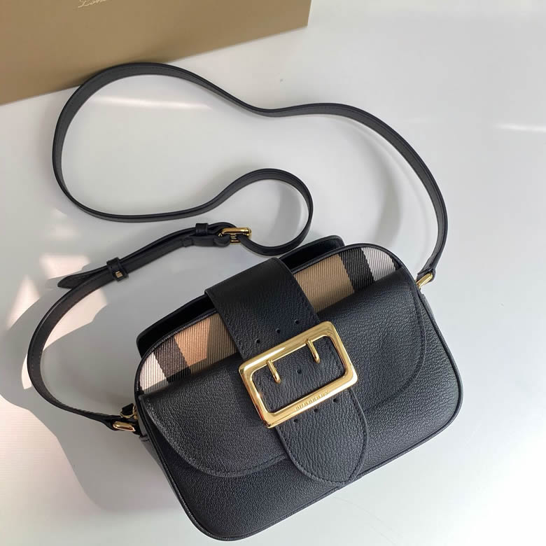 Burberry巴寶莉粒紋皮革新品The Buckle搭扣包6102黑￥1480.00的图片-高仿博柏利包包Burberry巴寶莉、高仿博柏利女包Burberry巴寶莉