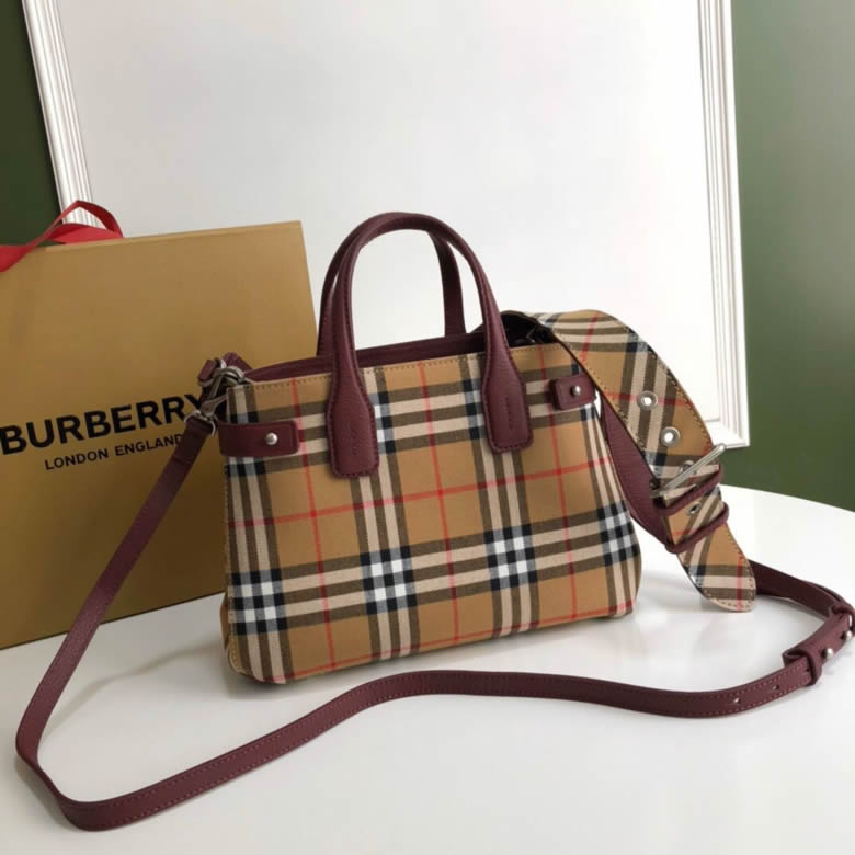 Burberry巴寶莉Vintage復古格紋點綴馬術靈感皮革元素班納手袋￥1480.00