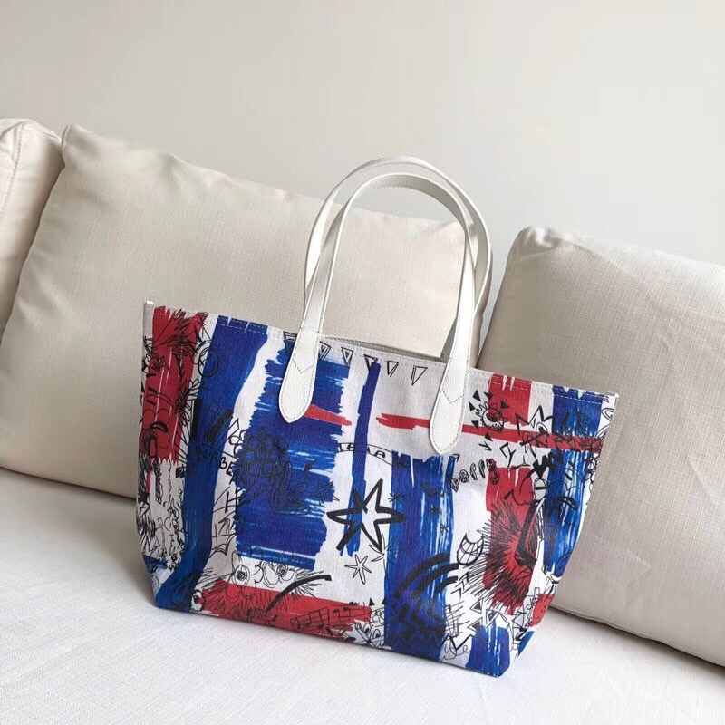 Burberry巴寶莉 手提包 塗鴉印花 Canvas 格紋 雙面購物袋 棕色￥1480.00的图片-高仿博柏利包包Burberry巴寶莉、高仿博柏利女包Burberry巴寶莉