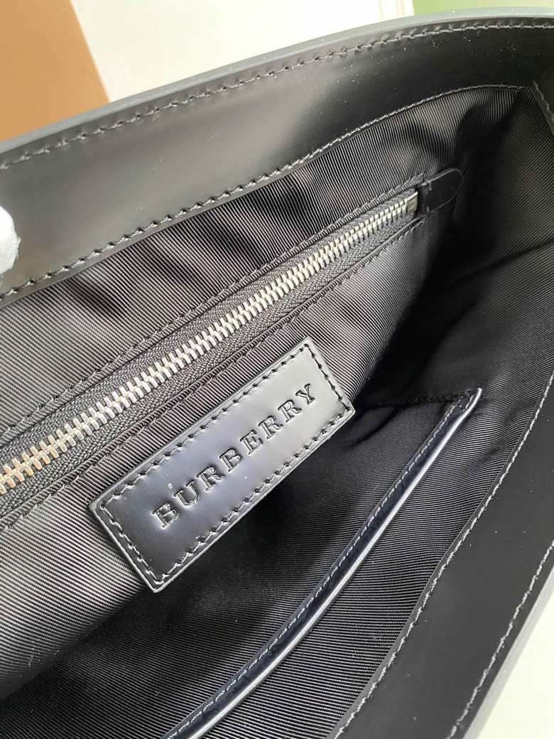 Burberry原單巴寶莉柔軟皮革邊飾London格紋橫版信使包￥1480.00的图片-高仿博柏利包包Burberry巴寶莉、高仿博柏利男包Burberry巴寶莉