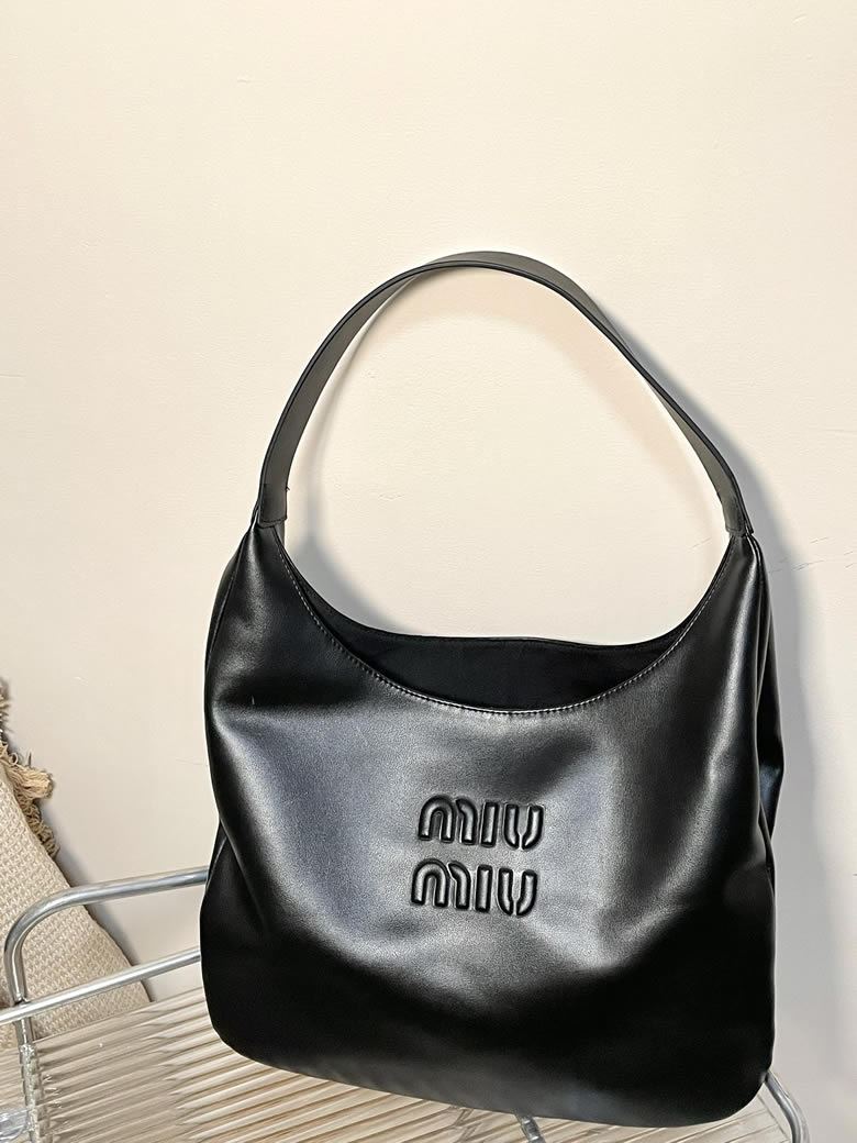 一比一高仿miumiu爆款現貨單22流浪包原單品質￥1880.00的图片-高仿繆繆包包MiuMiu