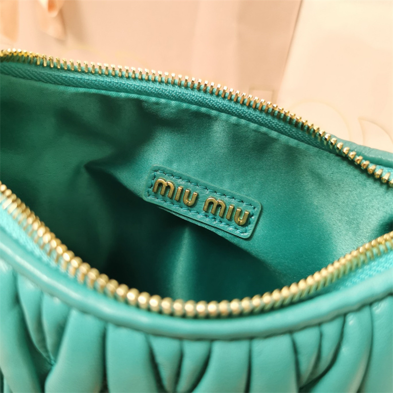 MIUMIU繆繆進口小羊皮MivWander手袋5BC125綠￥1980.00的图片-高仿繆繆包包MiuMiu