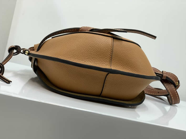 Loewe羅意威Small Gate bag馬鞍包0301焦糖色￥1980.00的图片-高仿羅意威包包Loewe