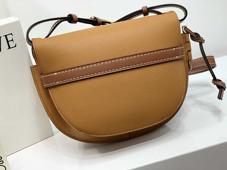 Loewe羅意威Small Gate bag馬鞍包0301焦糖色￥1980.00的图片-高仿羅意威包包Loewe