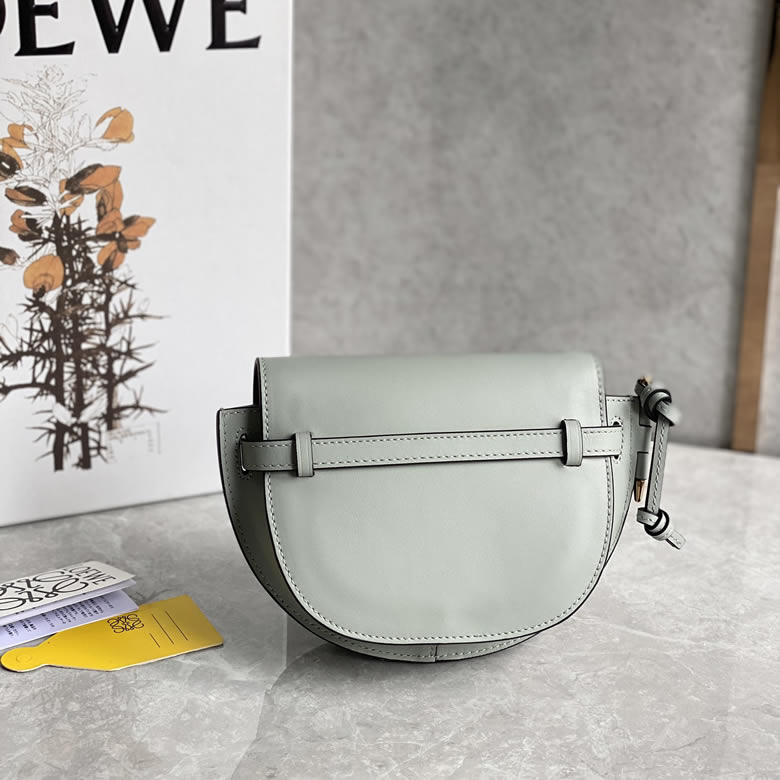 LOEWE羅意威字母寛肩帶Gate馬鞍包 0672霧霾藍￥1480.00的图片-高仿羅意威包包Loewe