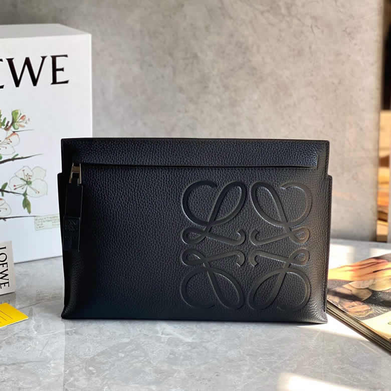 LOEWE羅意威 最新顆粒紋T pouch 繫列手包 0219黑色￥980.00的图片-高仿羅意威包包Loewe