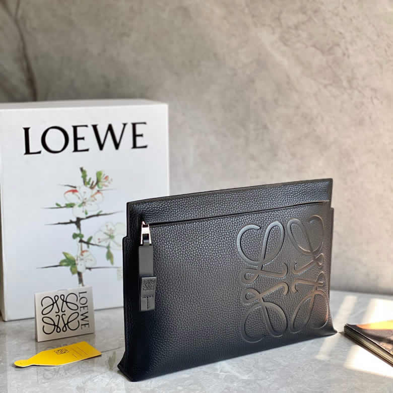 LOEWE羅意威 最新顆粒紋T pouch 繫列手包 0219黑色￥980.00的图片-高仿羅意威包包Loewe