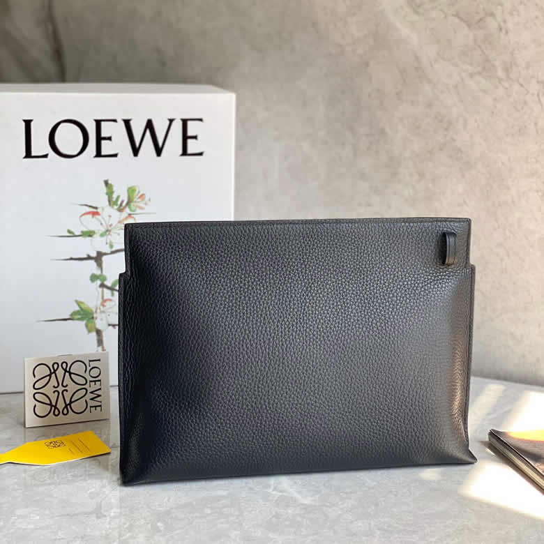 LOEWE羅意威 最新顆粒紋T pouch 繫列手包 0219黑色￥980.00的图片-高仿羅意威包包Loewe