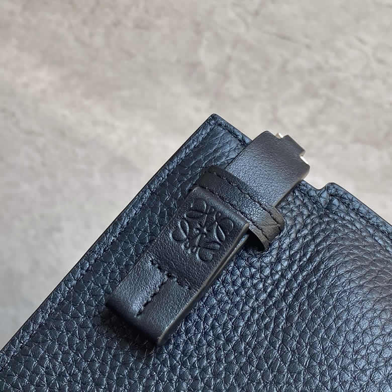 LOEWE羅意威 最新顆粒紋T pouch 繫列手包 0219黑色￥980.00的图片-高仿羅意威包包Loewe