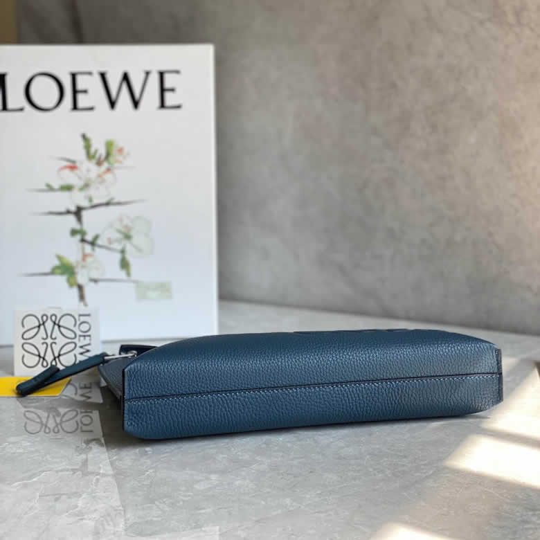 LOEWE羅意威 最新顆粒紋Tpouch繫列手包 0219藍色￥980.00的图片-高仿羅意威包包Loewe