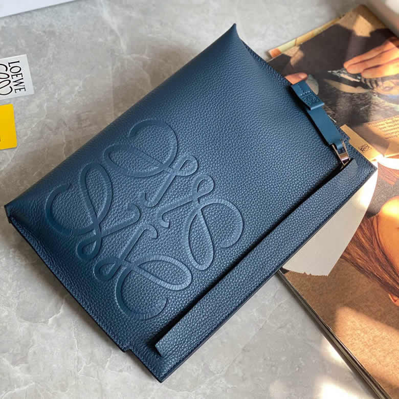 LOEWE羅意威 最新顆粒紋Tpouch繫列手包 0219藍色￥980.00的图片-高仿羅意威包包Loewe