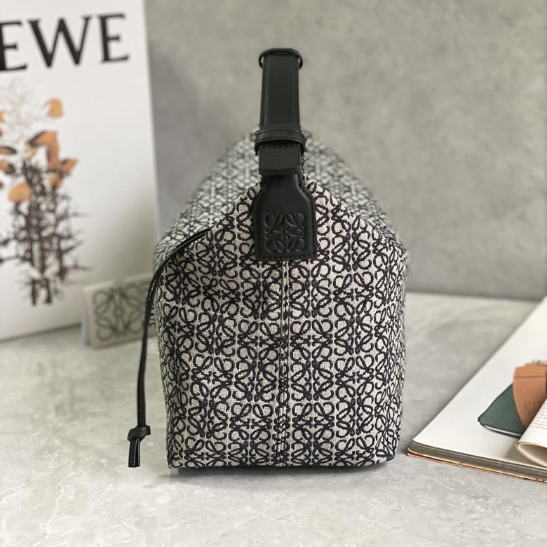 Loewe羅意威Cubi繡花便當包腋下包 0558大號黑色￥1480.00的图片-高仿羅意威包包Loewe