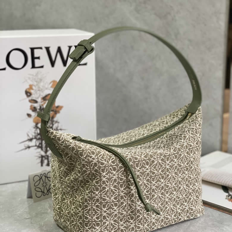 Loewe羅意威Cubi繡花便當包腋下包 0558大號綠色￥1480.00的图片-高仿羅意威包包Loewe