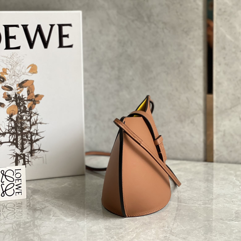 高仿LOEWE羅意威 Moulded Bucket Bag 0677棕色￥1480.00的图片-高仿羅意威包包Loewe