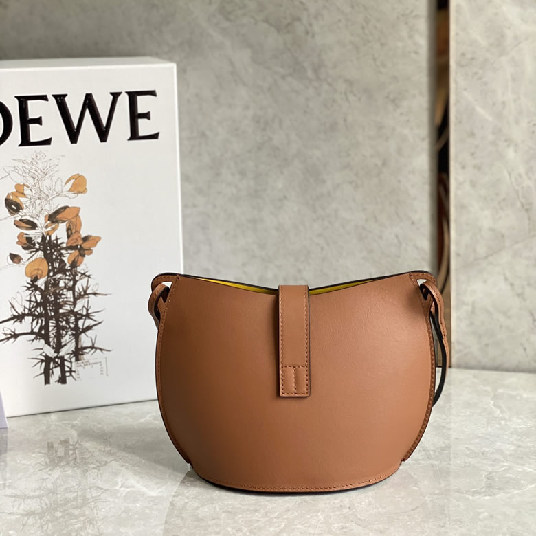 高仿LOEWE羅意威 Moulded Bucket Bag 0677棕色￥1480.00的图片-高仿羅意威包包Loewe