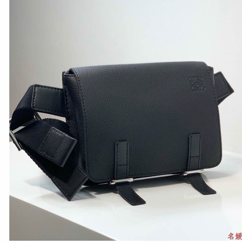 高仿Loewe羅意威2020年新款軍風腰包Military Bumbag 317.12AB23￥1380.00的图片-高仿羅意威包包Loewe