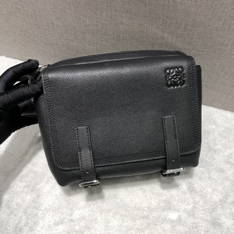 原單羅意威男包信使包lew military messenger xs郵差包A72￥1580.00的图片-高仿羅意威包包Loewe