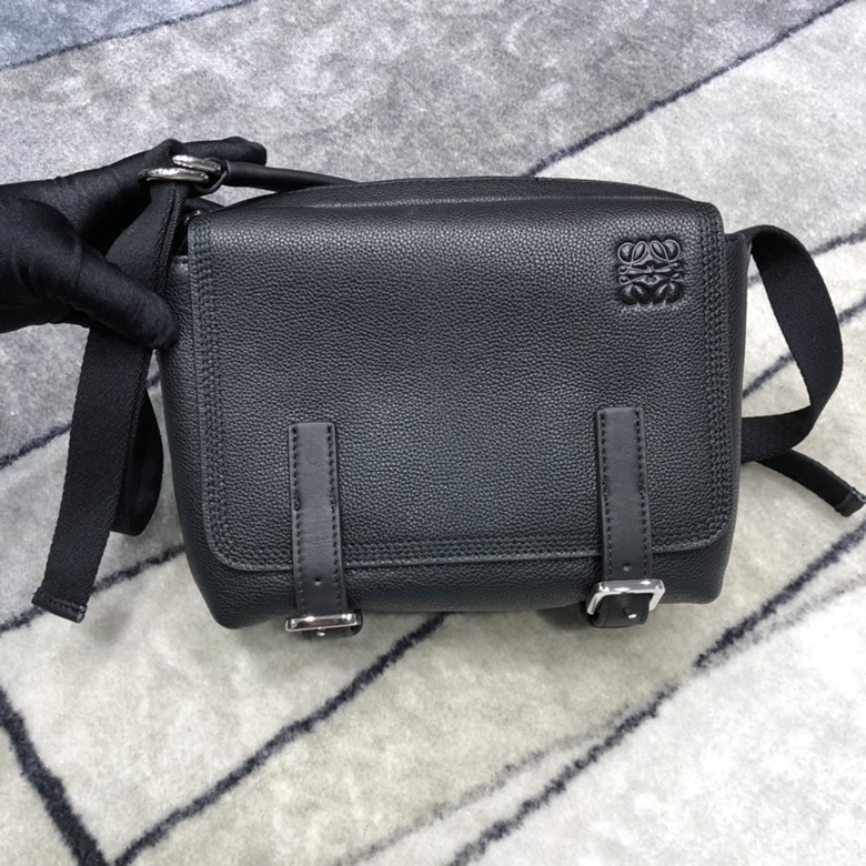 原單羅意威男包信使包lew military messenger xs郵差包A72￥1580.00的图片-高仿羅意威包包Loewe