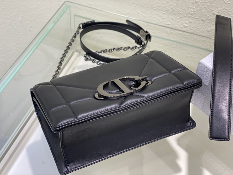 DIOR 30 MONTAIGNE 鏈條包 M9215BNNA_M900￥1480.00的图片-高仿迪奧包包DIOR、高仿迪奧女包DIOR