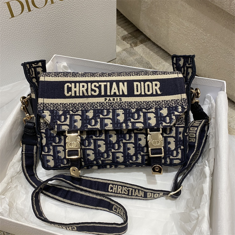 精仿一比一DIOR Oblique印花Diorcamp郵差包M1241ORIW_M928￥1480.00