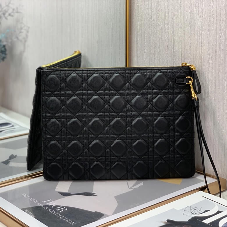 迪奧女包真假Dior Caro Daily大號手拿包 S5086UWHC_M900￥980.00的图片-高仿迪奧包包DIOR、高仿迪奧女包DIOR