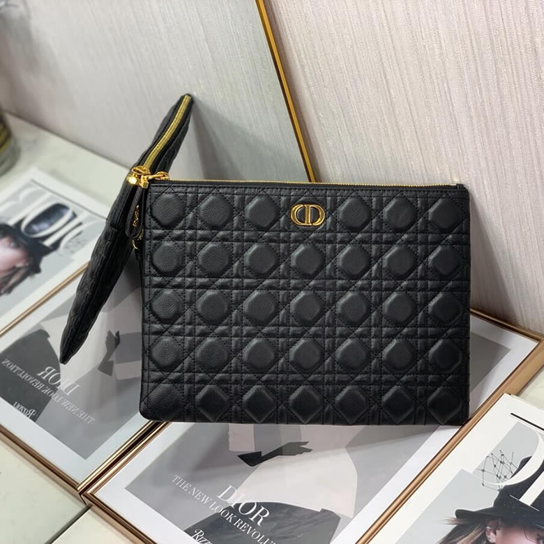 迪奧女包真假Dior Caro Daily大號手拿包 S5086UWHC_M900￥980.00的图片-高仿迪奧包包DIOR、高仿迪奧女包DIOR