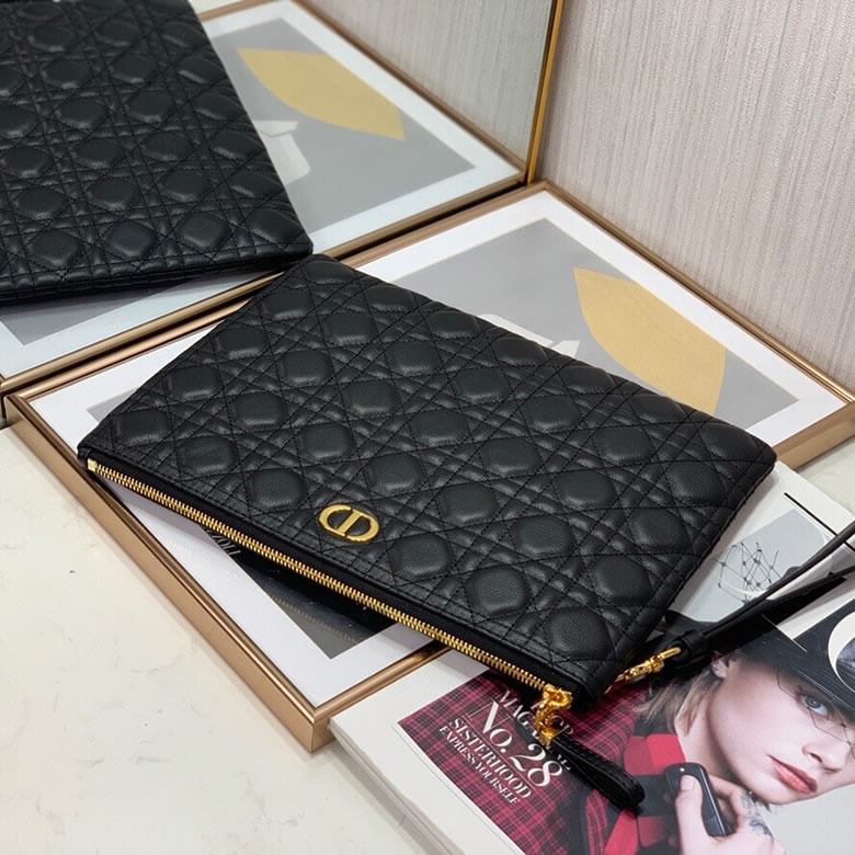 迪奧女包真假Dior Caro Daily大號手拿包 S5086UWHC_M900￥980.00的图片-高仿迪奧包包DIOR、高仿迪奧女包DIOR