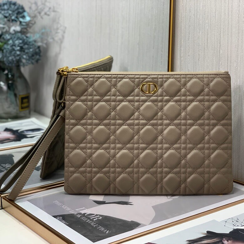 迪奧女包官網Dior Caro Daily大號手拿包 S5086UWHC_M45M￥980.00的图片-高仿迪奧包包DIOR、高仿迪奧女包DIOR