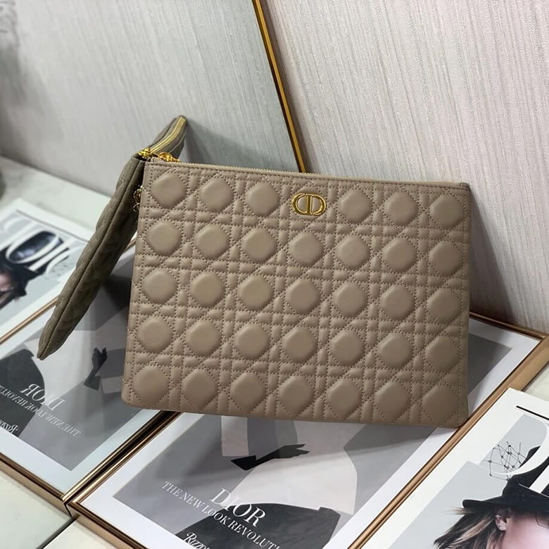 迪奧女包官網Dior Caro Daily大號手拿包 S5086UWHC_M45M￥980.00的图片-高仿迪奧包包DIOR、高仿迪奧女包DIOR