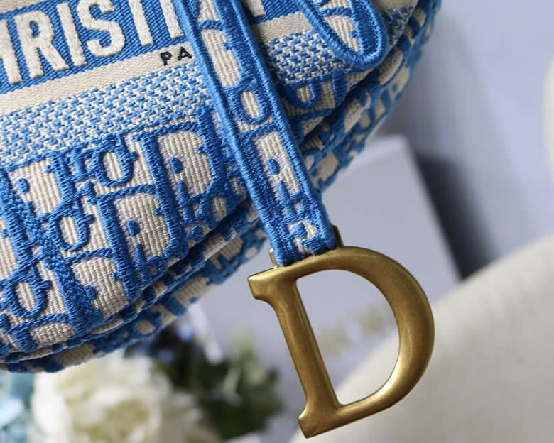 迪奧包包官網價格DIOR saddle Oblique限定款 M9001刺繡藍色￥1480.00的图片-高仿迪奧包包DIOR、高仿迪奧女包DIOR