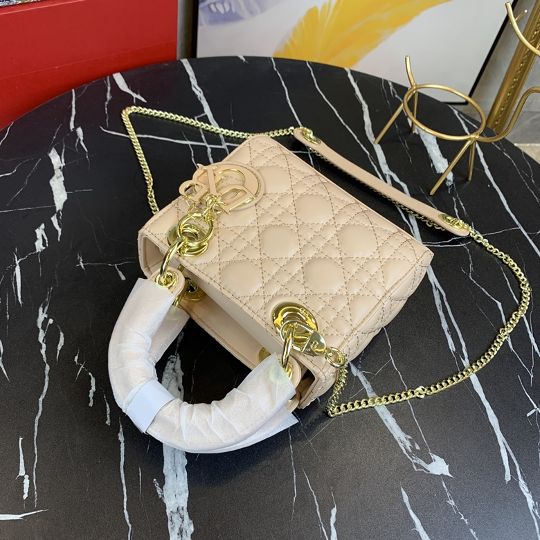 Dior/迪奧原版皮高品質琺瑯三格羊皮專櫃新Logo戴妃包裸粉色￥980.00的图片-高仿迪奧包包DIOR、高仿迪奧女包DIOR