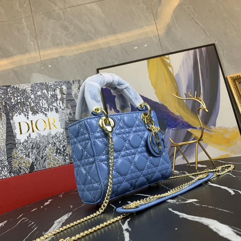 Dior/迪奧原版皮高品質琺瑯三格羊皮專櫃新Logo戴妃包天空藍色￥1480.00的图片-高仿迪奧包包DIOR、高仿迪奧女包DIOR