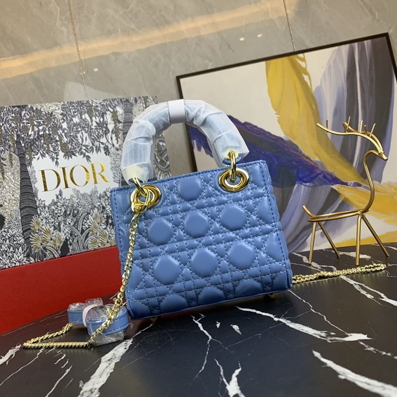 Dior/迪奧原版皮高品質琺瑯三格羊皮專櫃新Logo戴妃包天空藍色￥1480.00的图片-高仿迪奧包包DIOR、高仿迪奧女包DIOR