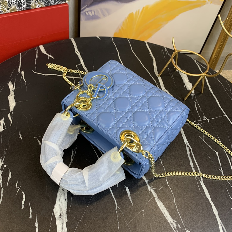 Dior/迪奧原版皮高品質琺瑯三格羊皮專櫃新Logo戴妃包天空藍色￥1480.00的图片-高仿迪奧包包DIOR、高仿迪奧女包DIOR