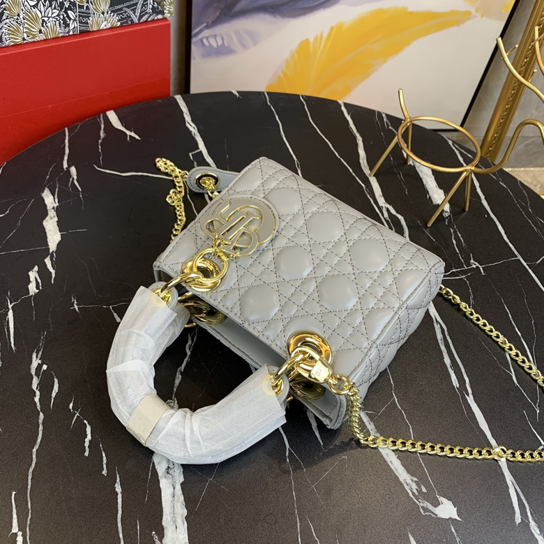 Dior/迪奧原版皮高品質琺瑯三格羊皮專櫃新Logo戴妃包灰色￥1480.00的图片-高仿迪奧包包DIOR、高仿迪奧女包DIOR