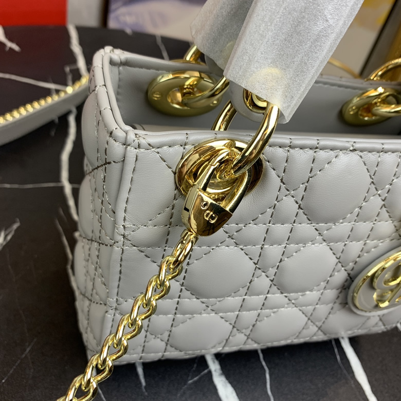 Dior/迪奧原版皮高品質琺瑯三格羊皮專櫃新Logo戴妃包灰色￥1480.00的图片-高仿迪奧包包DIOR、高仿迪奧女包DIOR