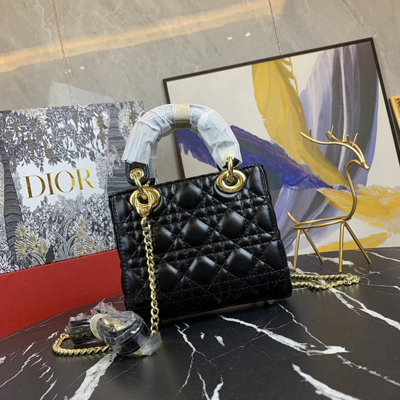 Dior/迪奧原版皮高品質琺瑯三格羊皮專櫃新Logo戴妃包黑色￥1480.00的图片-高仿迪奧包包DIOR、高仿迪奧女包DIOR