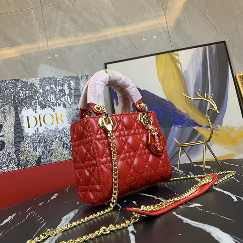 Dior/迪奧原版皮高品質琺瑯三格羊皮專櫃新Logo戴妃包紅色￥1480.00的图片-高仿迪奧包包DIOR、高仿迪奧女包DIOR