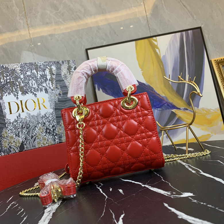 Dior/迪奧原版皮高品質琺瑯三格羊皮專櫃新Logo戴妃包紅色￥1480.00的图片-高仿迪奧包包DIOR、高仿迪奧女包DIOR