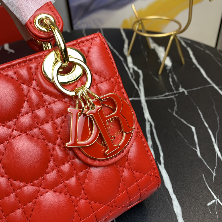 Dior/迪奧原版皮高品質琺瑯三格羊皮專櫃新Logo戴妃包紅色￥1480.00的图片-高仿迪奧包包DIOR、高仿迪奧女包DIOR