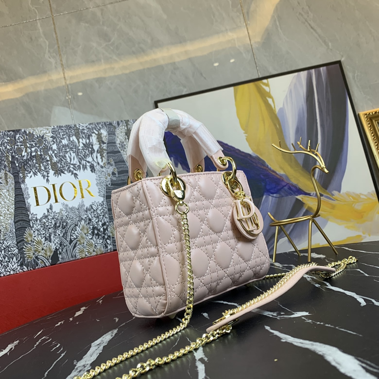 Dior/迪奧原版皮高品質琺瑯三格羊皮專櫃新Logo戴妃包粉色￥980.00的图片-高仿迪奧包包DIOR、高仿迪奧女包DIOR