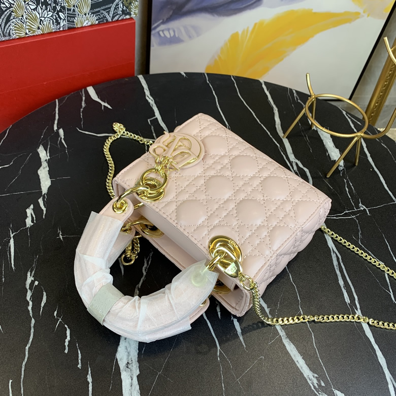 Dior/迪奧原版皮高品質琺瑯三格羊皮專櫃新Logo戴妃包粉色￥980.00的图片-高仿迪奧包包DIOR、高仿迪奧女包DIOR