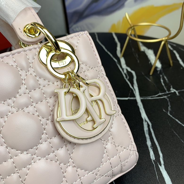 Dior/迪奧原版皮高品質琺瑯三格羊皮專櫃新Logo戴妃包粉色￥980.00的图片-高仿迪奧包包DIOR、高仿迪奧女包DIOR