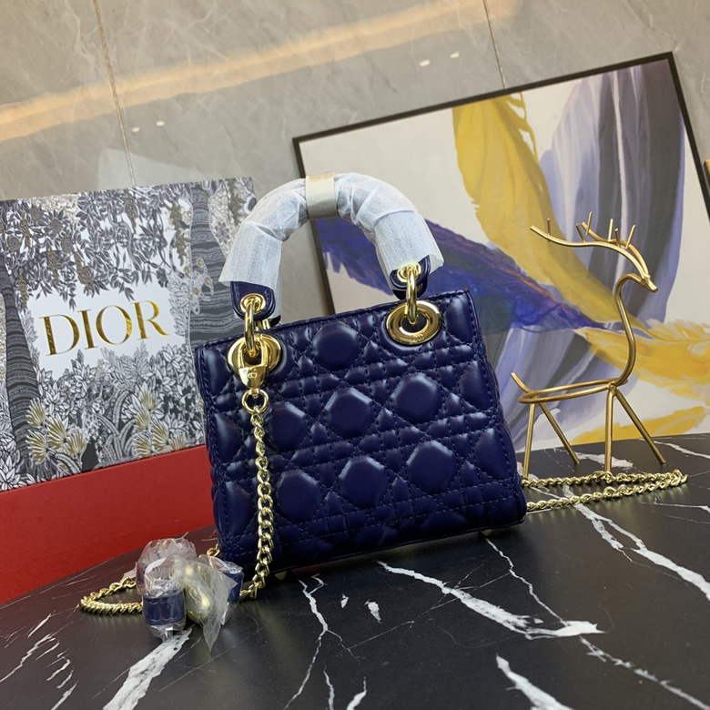 Dior/迪奧原版皮高品質琺瑯三格羊皮專櫃新Logo戴妃包藍色￥980.00的图片-高仿迪奧包包DIOR、高仿迪奧女包DIOR