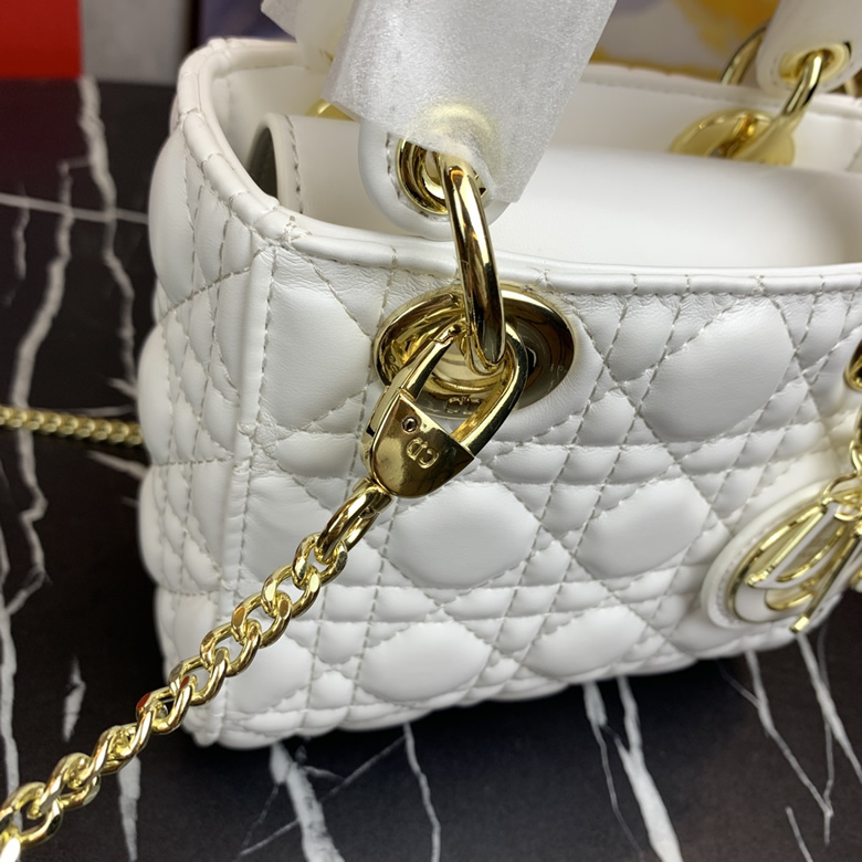 Dior/迪奧原版皮高品質琺瑯三格羊皮專櫃新Logo戴妃包白色￥980.00的图片-高仿迪奧包包DIOR、高仿迪奧女包DIOR